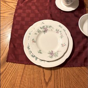 Pfaltzgraff Grapevine Dinnerware